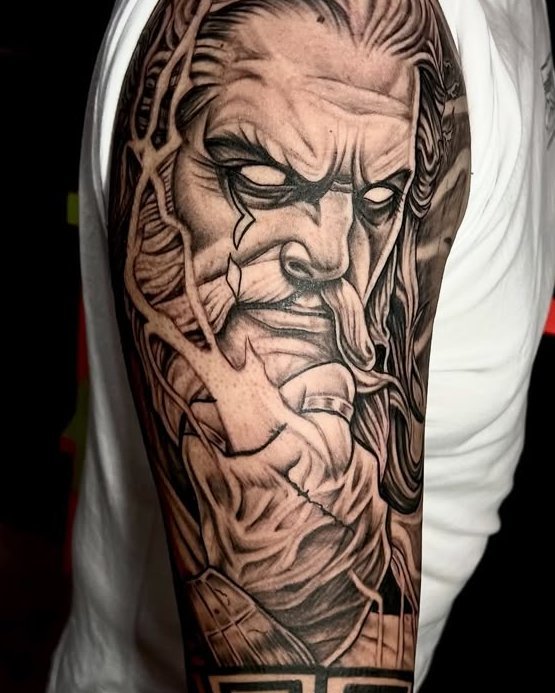 Zeus en el brazo, realismo en negro y grises